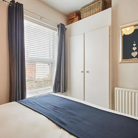 Host & - King Edward Terrace
