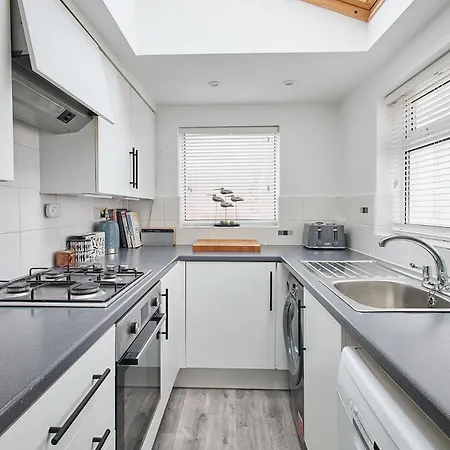 Host & - King Edward Terrace